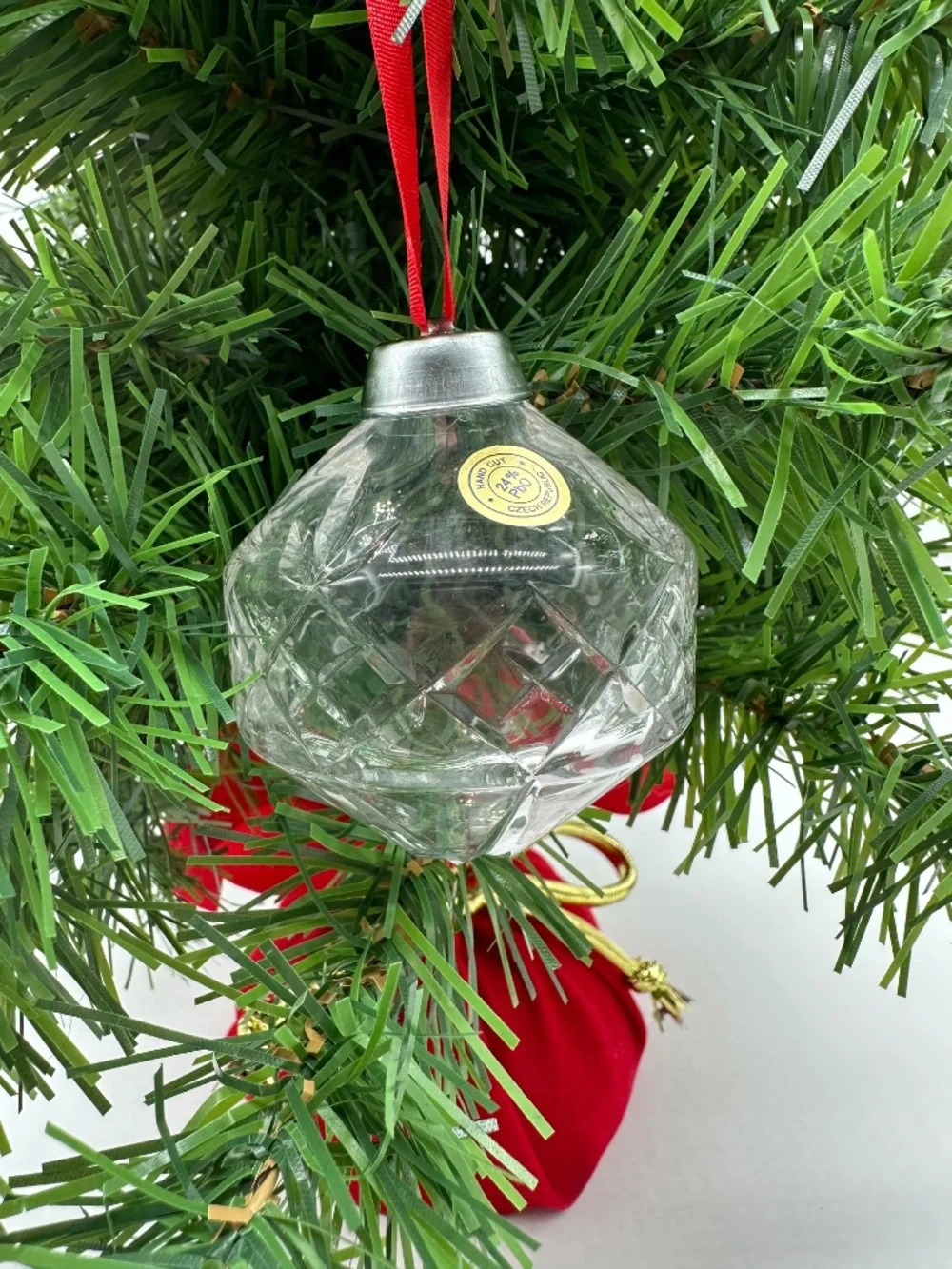 VTG Hand Cut Crystal Czech Republic Christmas Ornament With Original Green box.